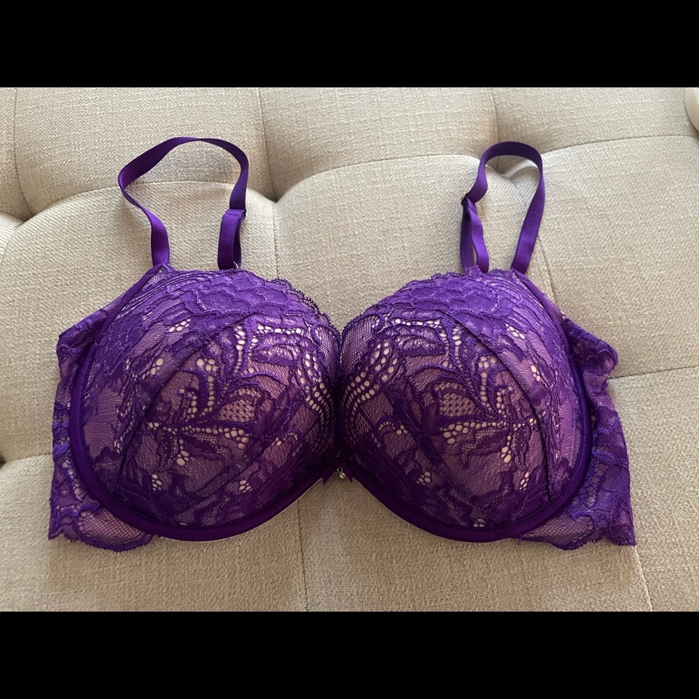 Gorgeous Like New Lace Victoria Secret Bra Size 36C